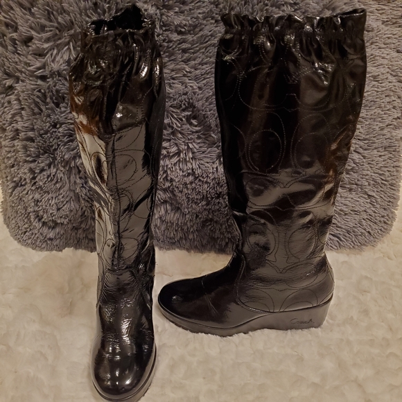 COACH Signature Ladies Boots - Picture 4 of 13